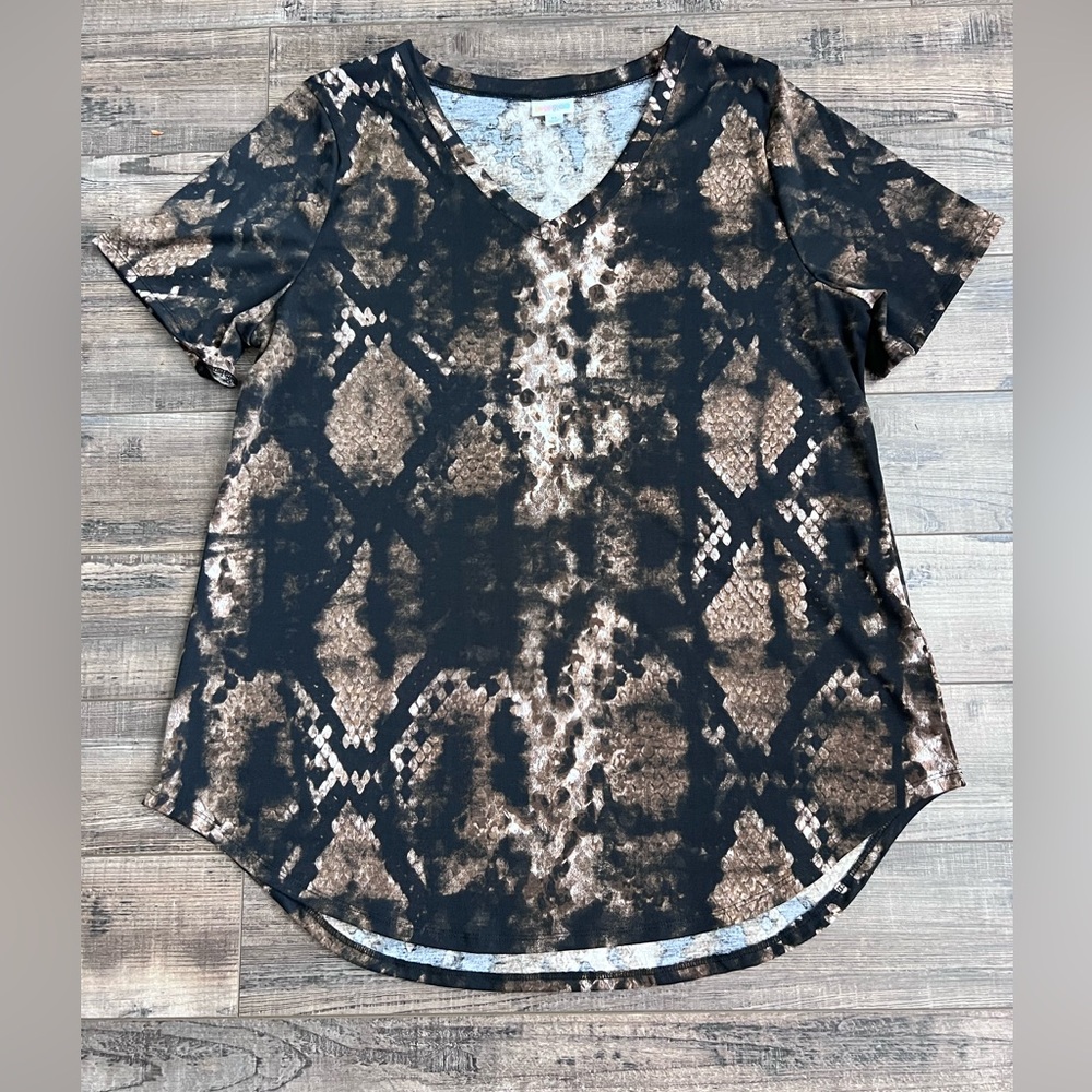LuLaRoe Iris top